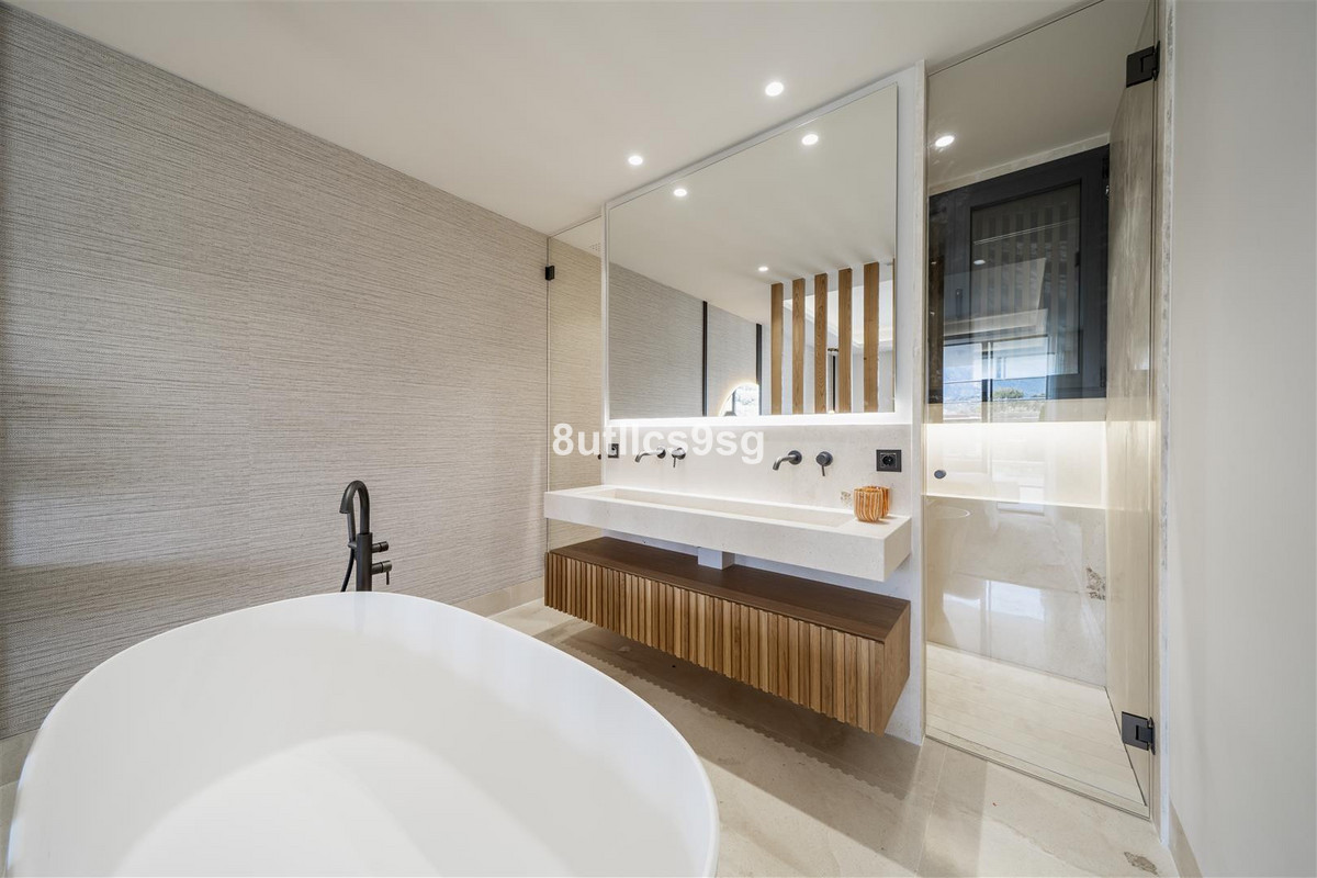 2 Bed Apartment for sale in Aloha Costa Del Sol, Málaga, Spain