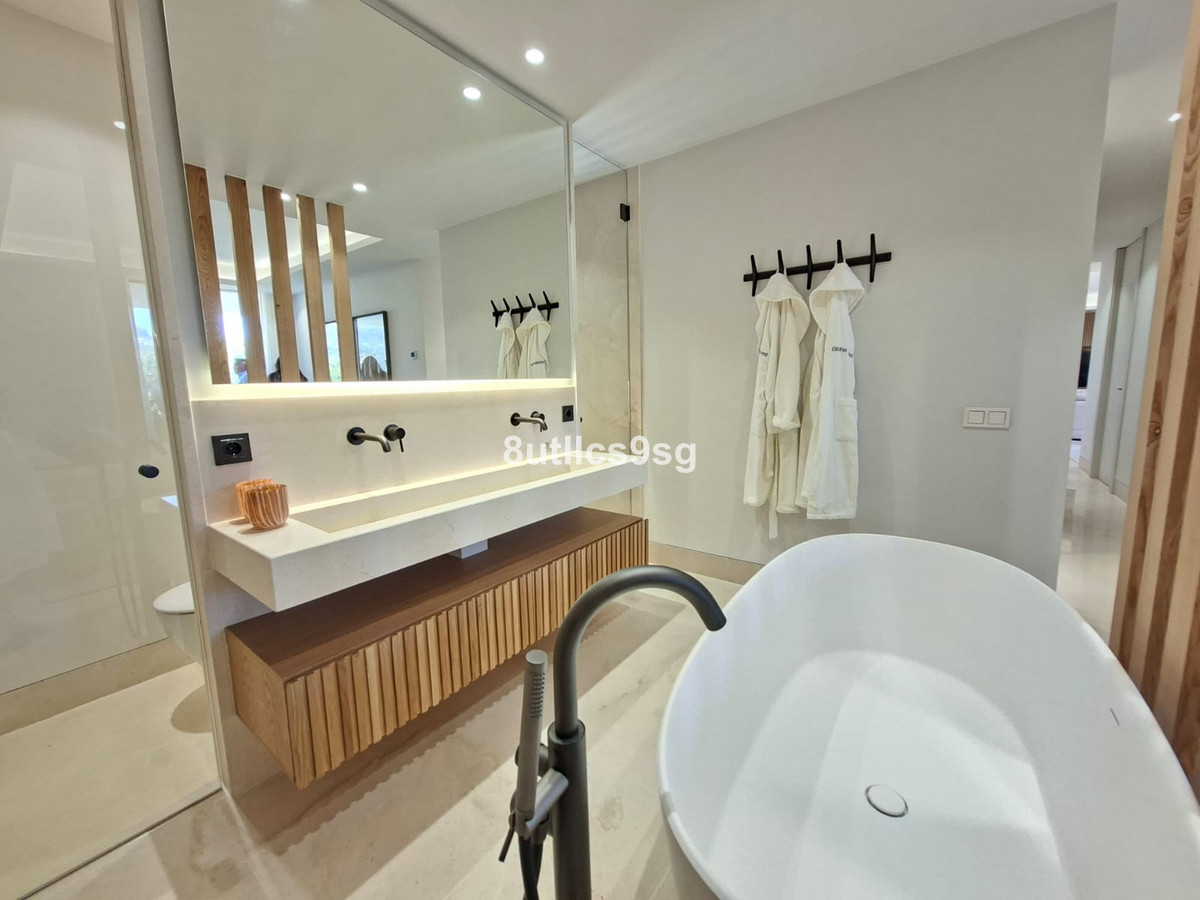 2 Bed Apartment for sale in Aloha Costa Del Sol, Málaga, Spain
