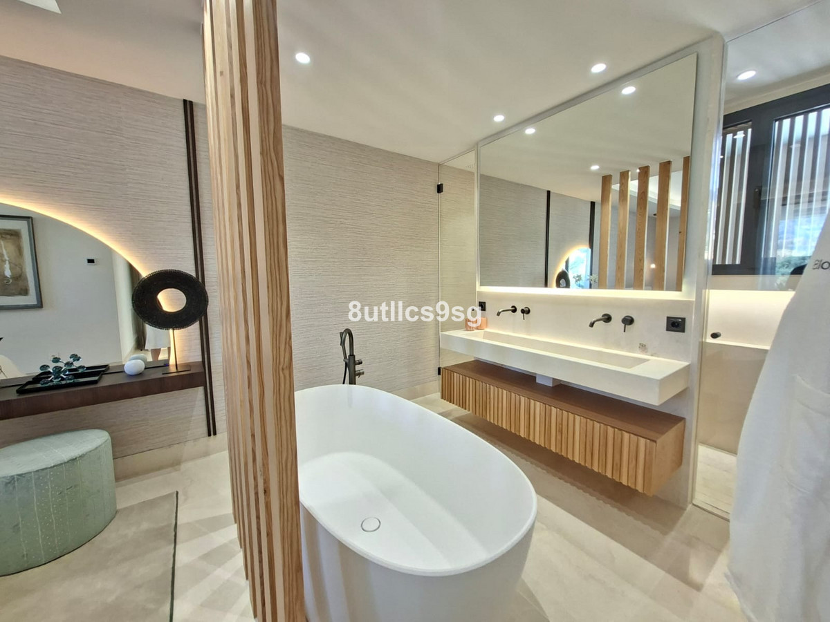 2 Bed Apartment for sale in Aloha Costa Del Sol, Málaga, Spain