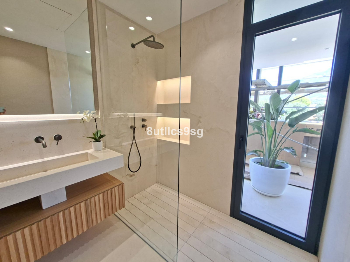 2 Bed Apartment for sale in Aloha Costa Del Sol, Málaga, Spain