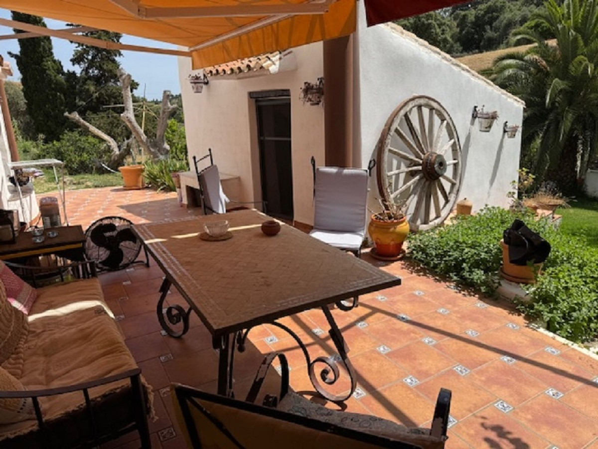 4 Bed Townhouse for sale in Casares Costa Del Sol, Málaga, Spain
