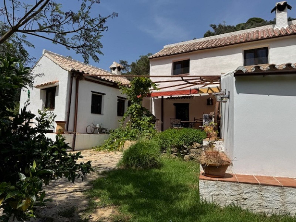 4 Bed Townhouse for sale in Casares Costa Del Sol, Málaga, Spain