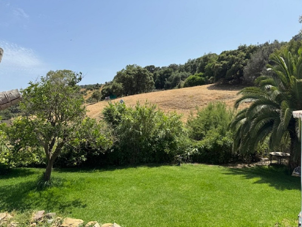 4 Bed Townhouse for sale in Casares Costa Del Sol, Málaga, Spain