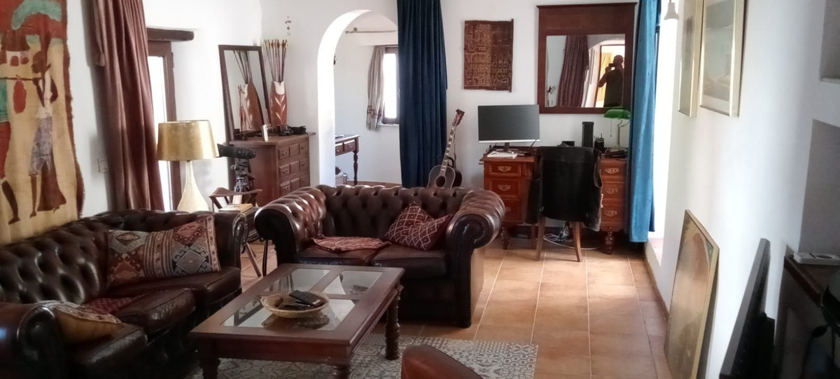 4 Bed Townhouse for sale in Casares Costa Del Sol, Málaga, Spain