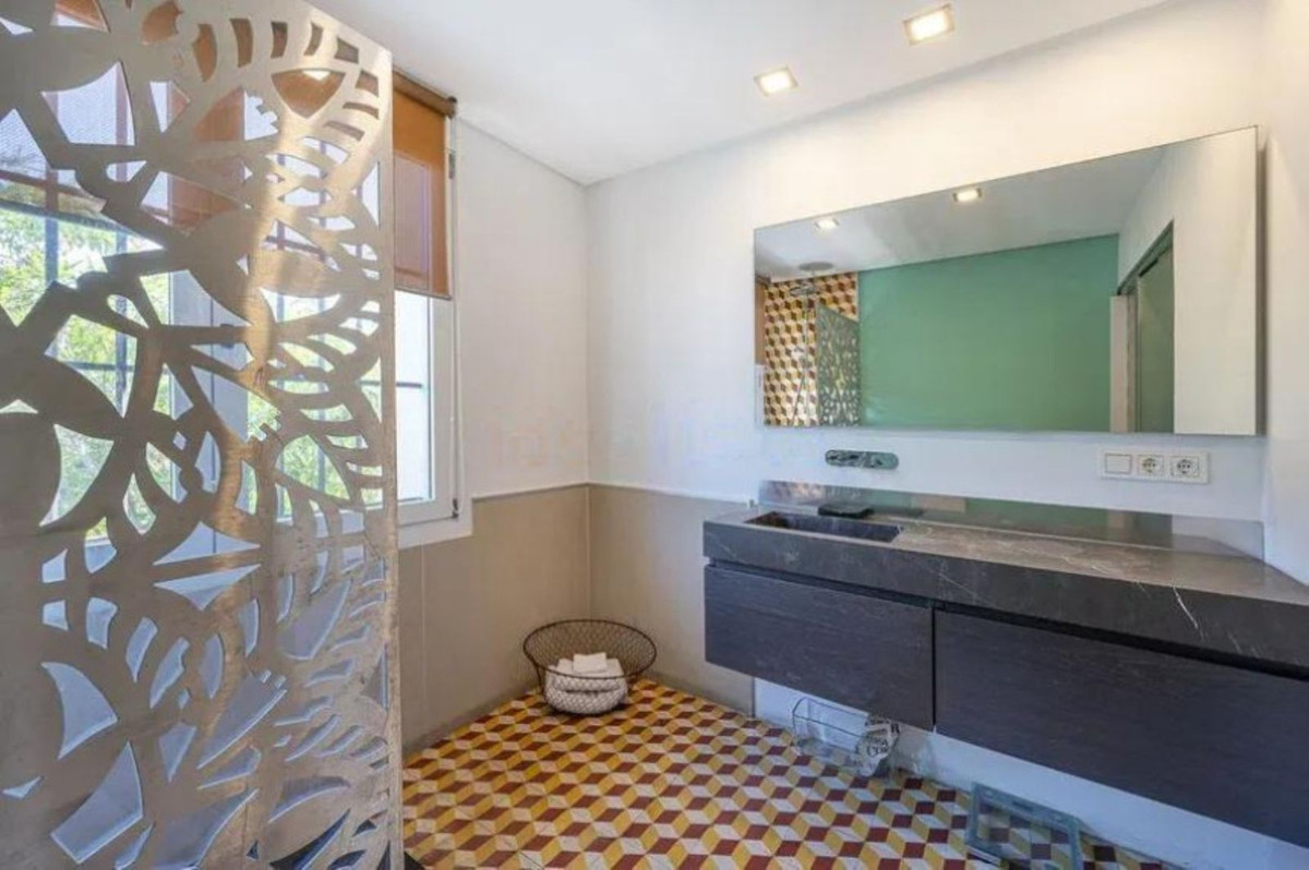 Se vende Villa - Chalet de 5 dormitorios en Costa Del Sol, Málaga, España