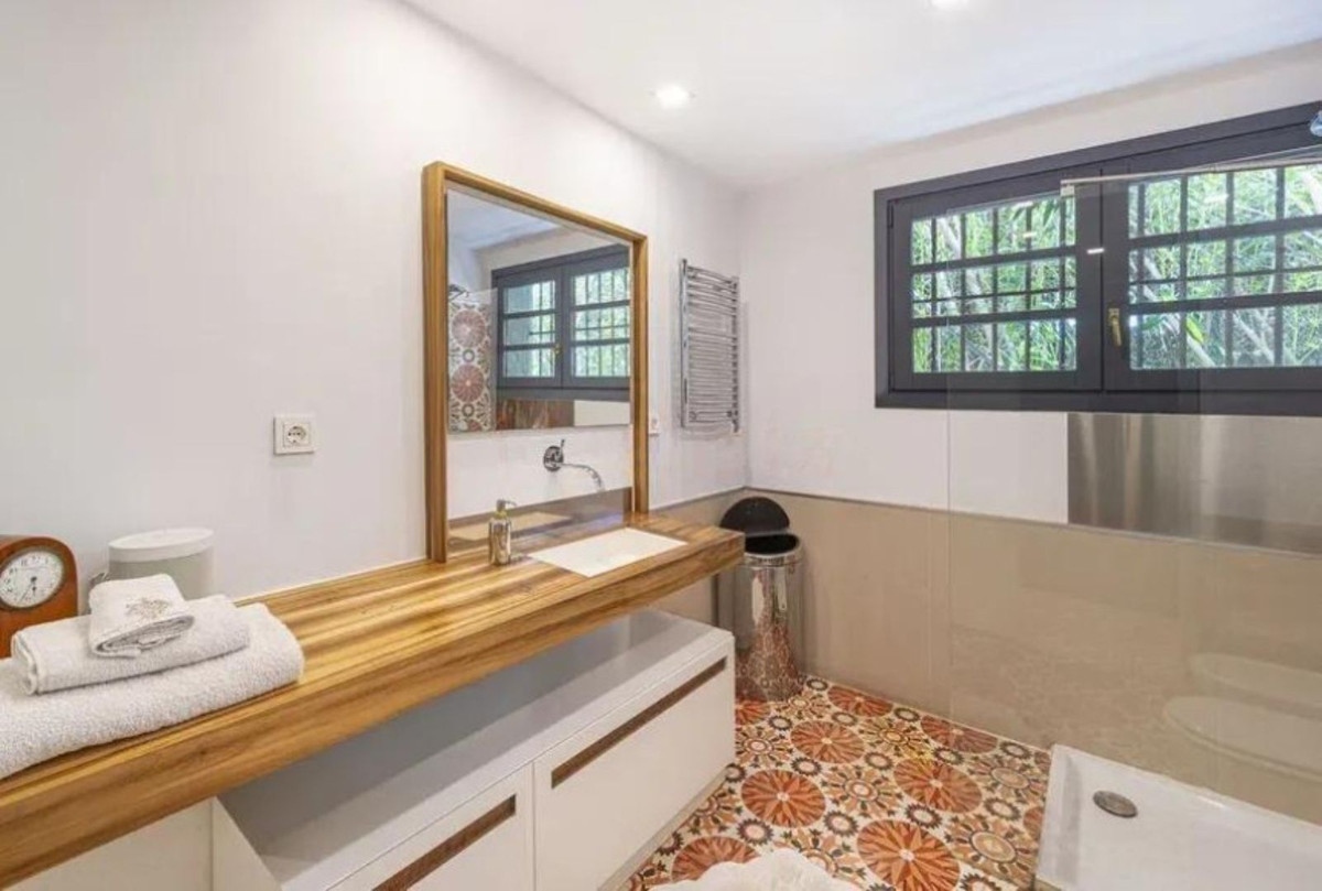 Se vende Villa - Chalet de 5 dormitorios en Costa Del Sol, Málaga, España