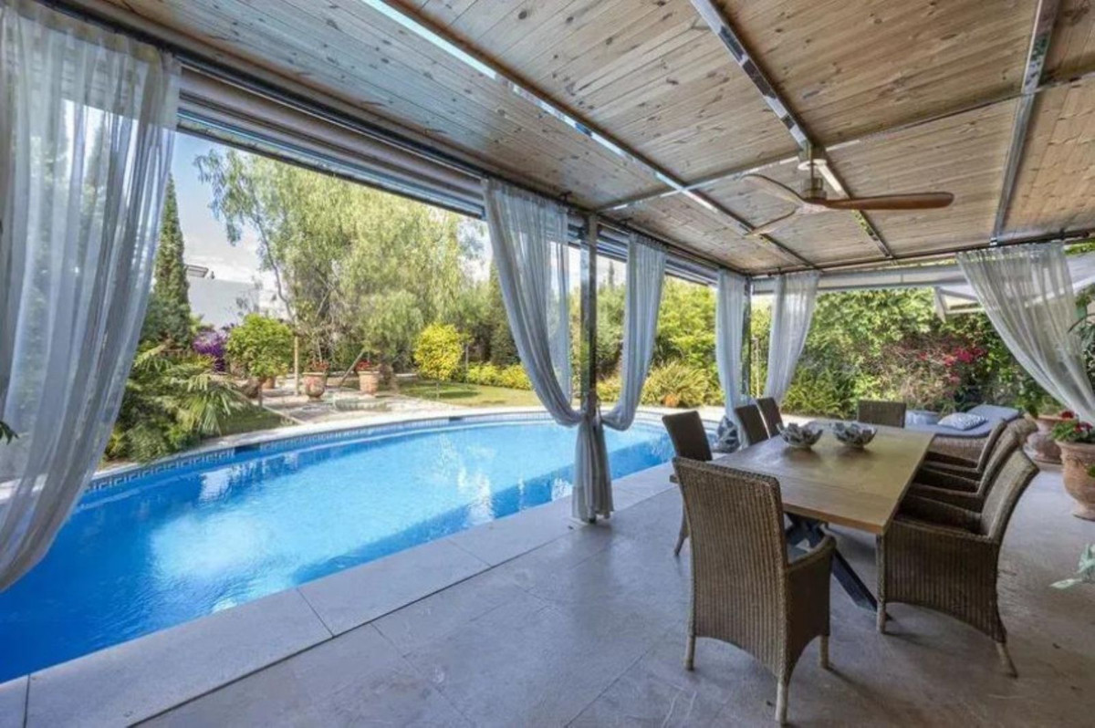 Se vende Villa - Chalet de 5 dormitorios en Costa Del Sol, Málaga, España