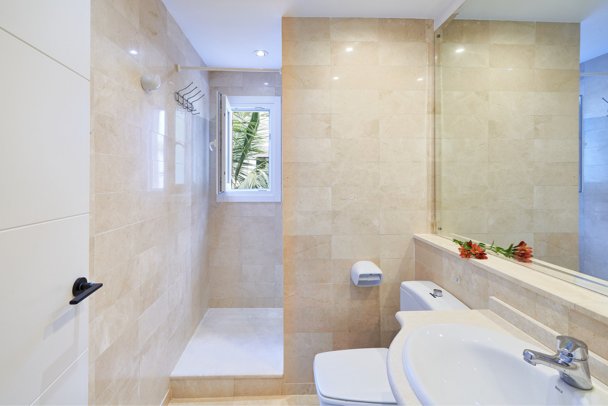 2 Bed Apartment for sale in Elviria Costa Del Sol, Málaga, Spain