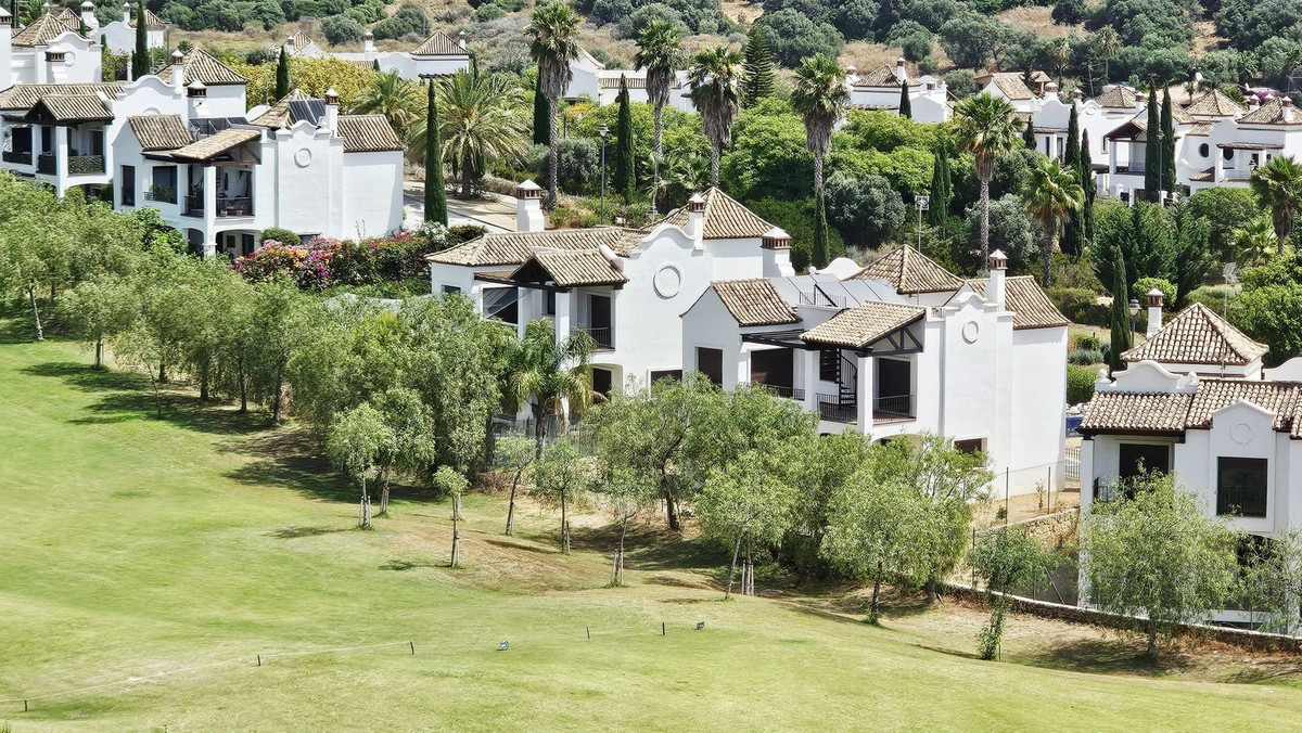 3 Bed Townhouse for sale in Estepona Costa Del Sol, Málaga, Spain