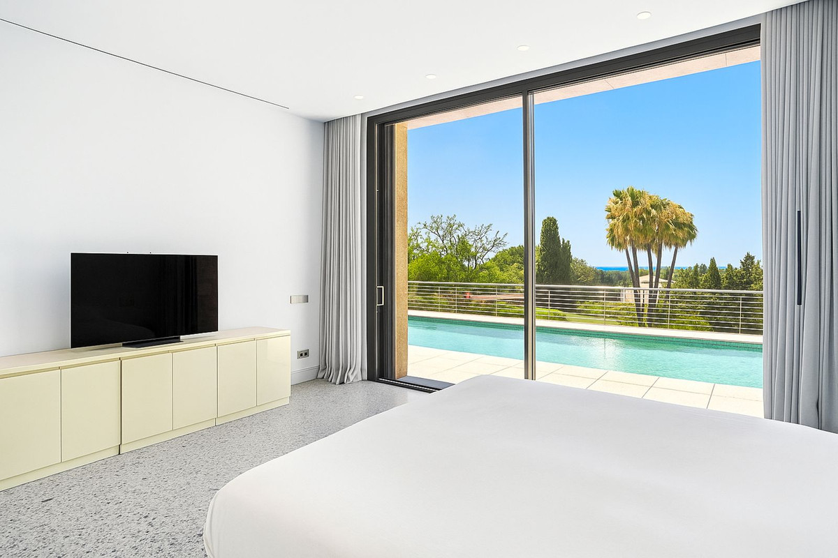 5 Bed Townhouse for sale in Elviria Costa Del Sol, Málaga, Spain