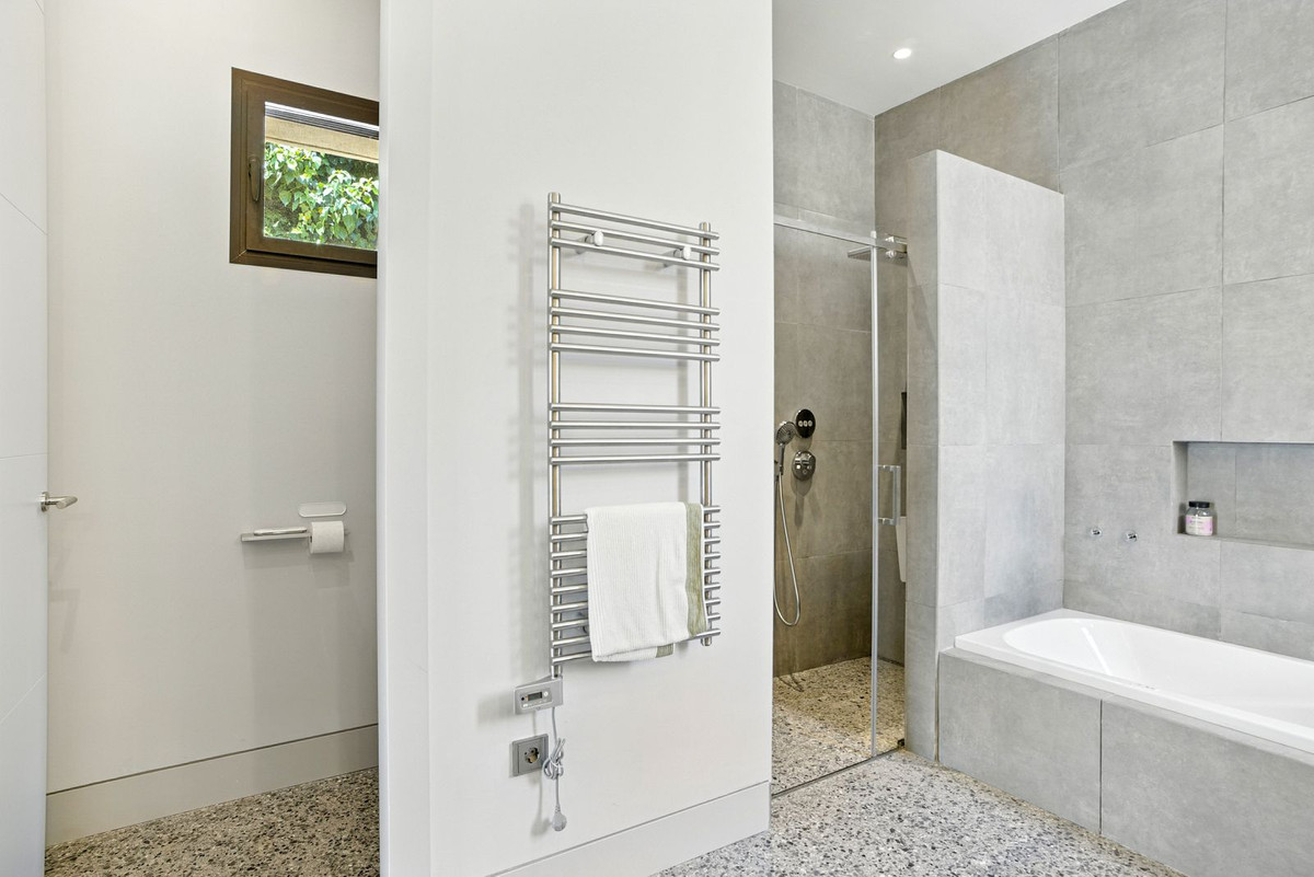 5 Bed Townhouse for sale in Elviria Costa Del Sol, Málaga, Spain