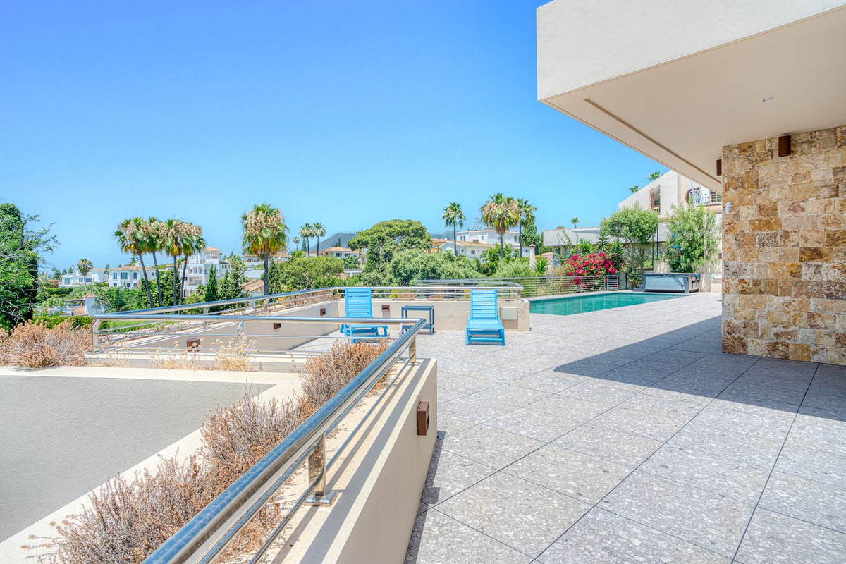 5 Bed Townhouse for sale in Elviria Costa Del Sol, Málaga, Spain