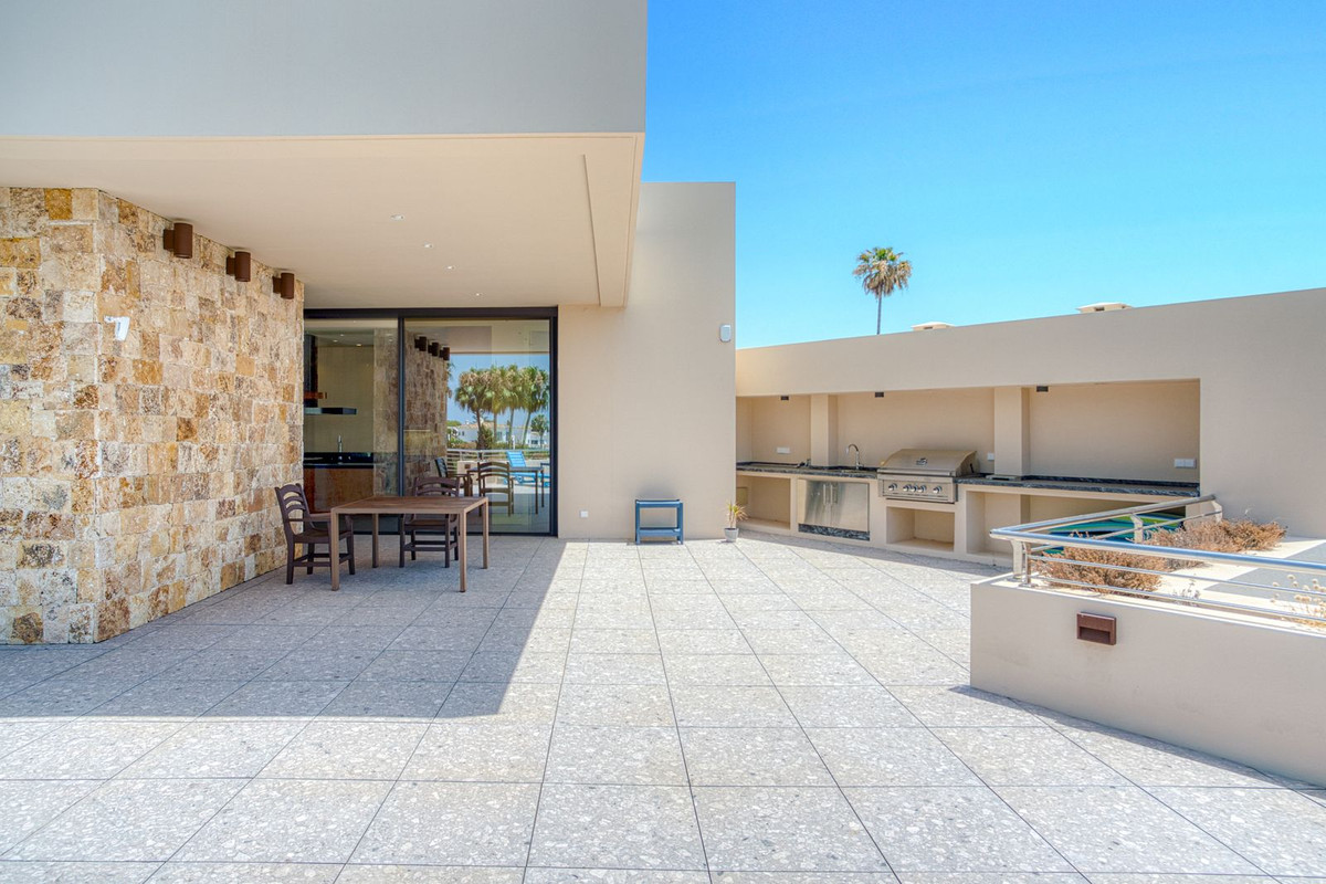 5 Bed Townhouse for sale in Elviria Costa Del Sol, Málaga, Spain