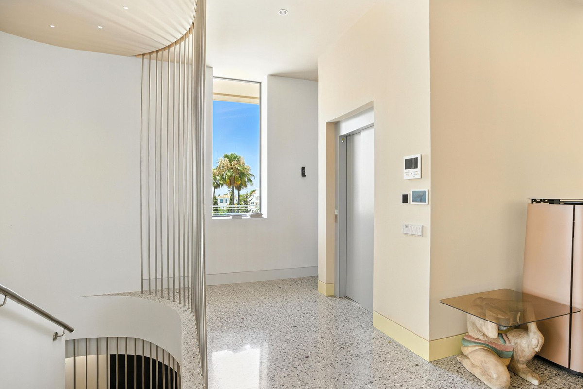 5 Bed Townhouse for sale in Elviria Costa Del Sol, Málaga, Spain