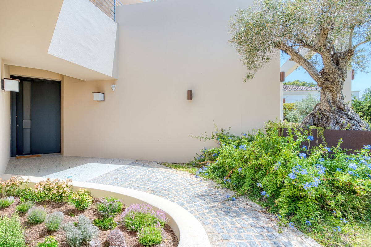 5 Bed Townhouse for sale in Elviria Costa Del Sol, Málaga, Spain