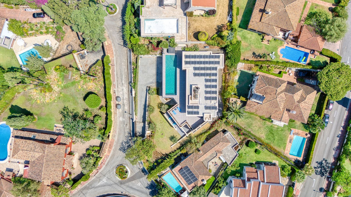 5 Bed Townhouse for sale in Elviria Costa Del Sol, Málaga, Spain