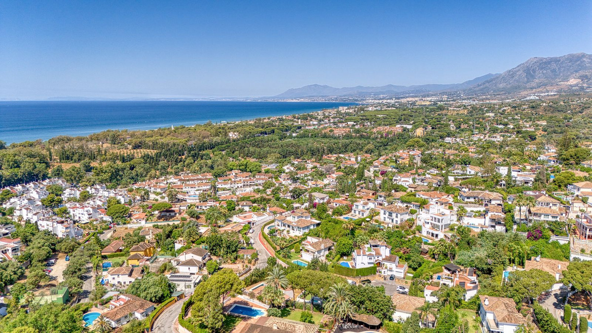 5 Bed Townhouse for sale in Elviria Costa Del Sol, Málaga, Spain