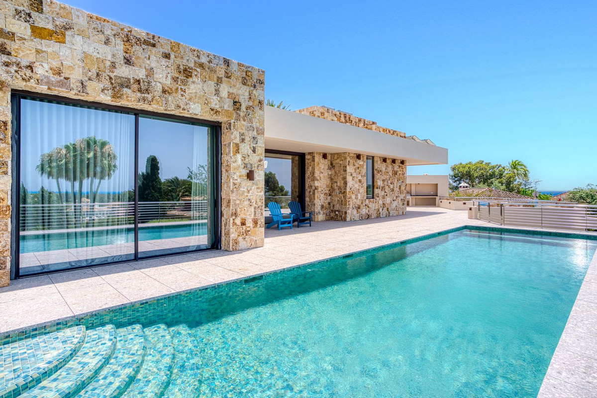 5 Bed Townhouse for sale in Elviria Costa Del Sol, Málaga, Spain