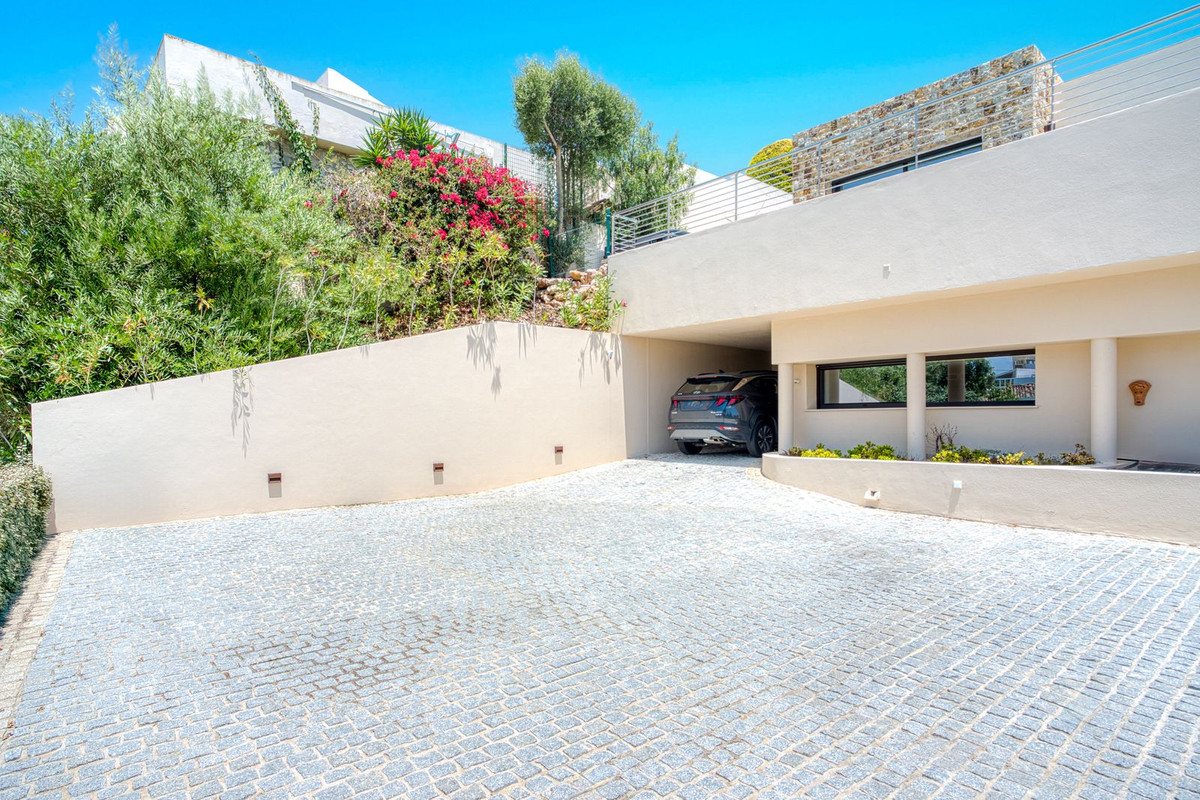 5 Bed Townhouse for sale in Elviria Costa Del Sol, Málaga, Spain