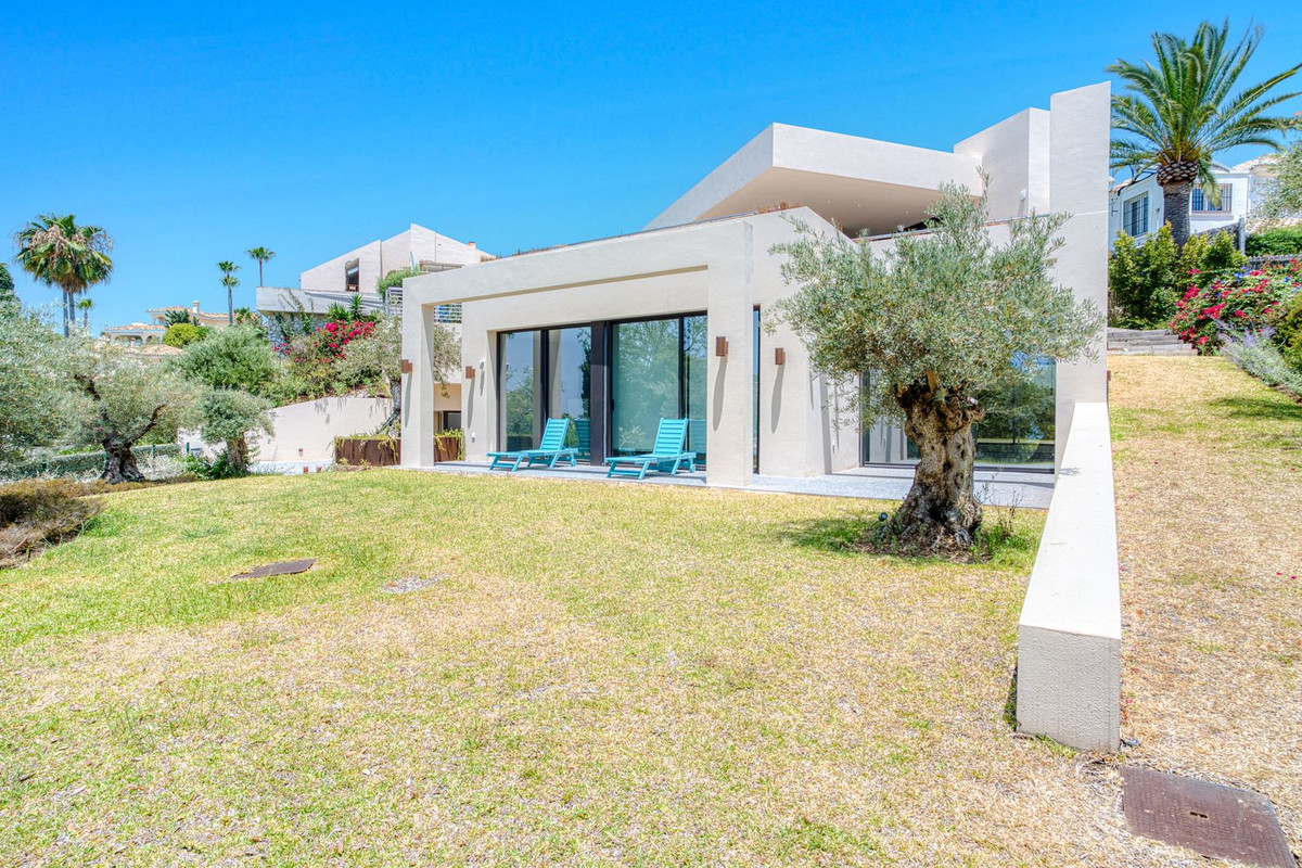 5 Bed Townhouse for sale in Elviria Costa Del Sol, Málaga, Spain