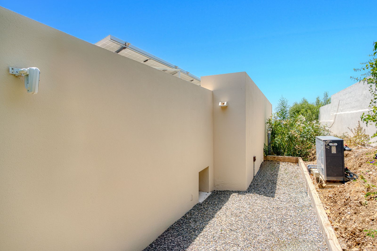 5 Bed Townhouse for sale in Elviria Costa Del Sol, Málaga, Spain