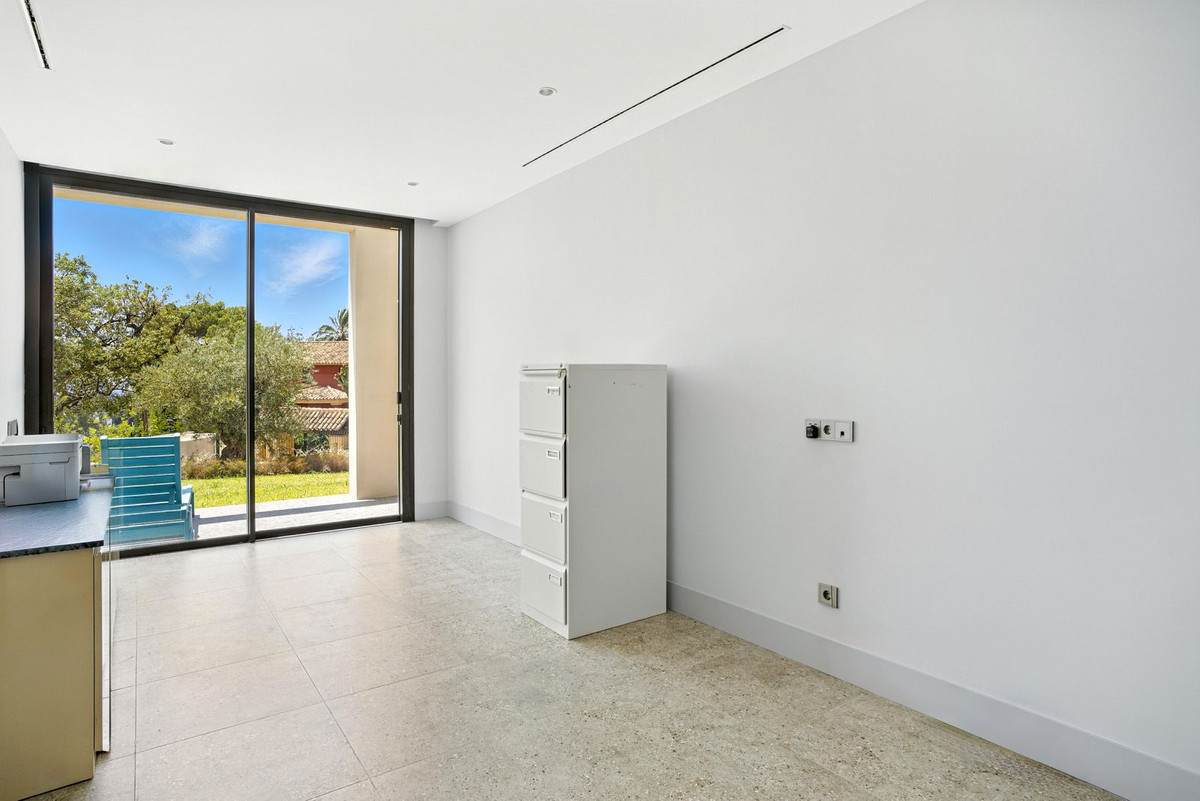 5 Bed Townhouse for sale in Elviria Costa Del Sol, Málaga, Spain
