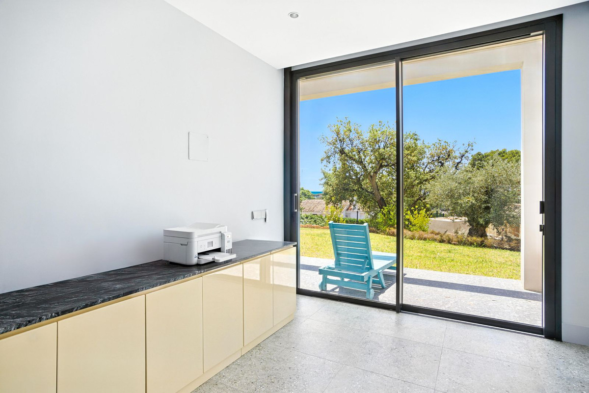 5 Bed Townhouse for sale in Elviria Costa Del Sol, Málaga, Spain