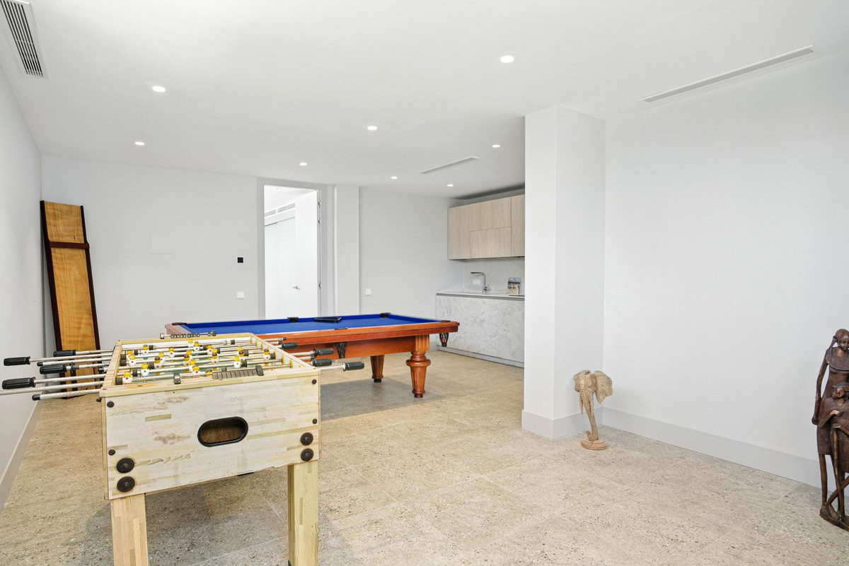 5 Bed Townhouse for sale in Elviria Costa Del Sol, Málaga, Spain