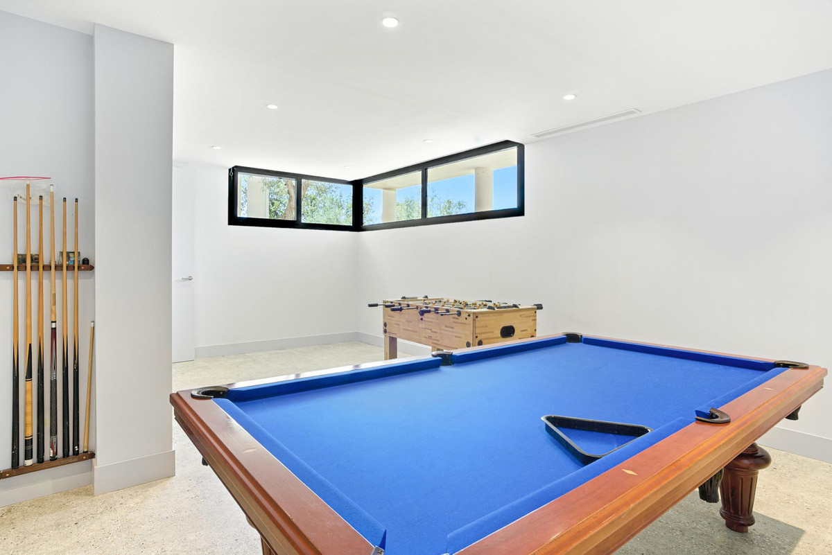 5 Bed Townhouse for sale in Elviria Costa Del Sol, Málaga, Spain