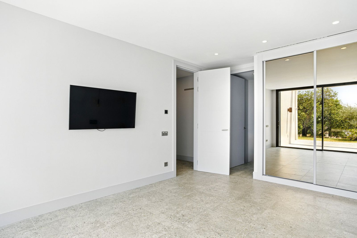 5 Bed Townhouse for sale in Elviria Costa Del Sol, Málaga, Spain