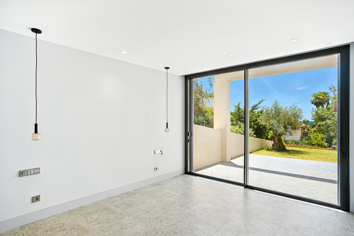 5 Bed Townhouse for sale in Elviria Costa Del Sol, Málaga, Spain