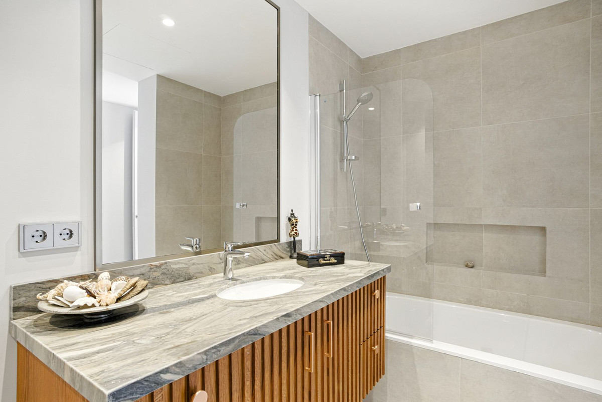 5 Bed Townhouse for sale in Elviria Costa Del Sol, Málaga, Spain