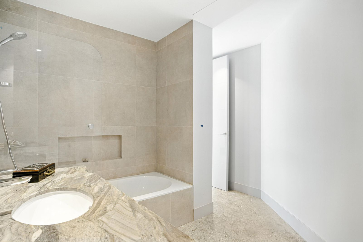 5 Bed Townhouse for sale in Elviria Costa Del Sol, Málaga, Spain
