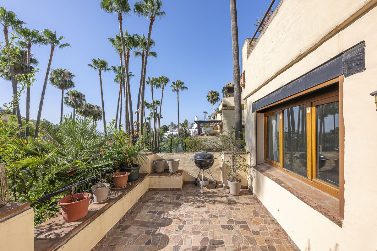 3 Bed Apartment for sale in The Golden Mile Costa Del Sol, Málaga, Spain