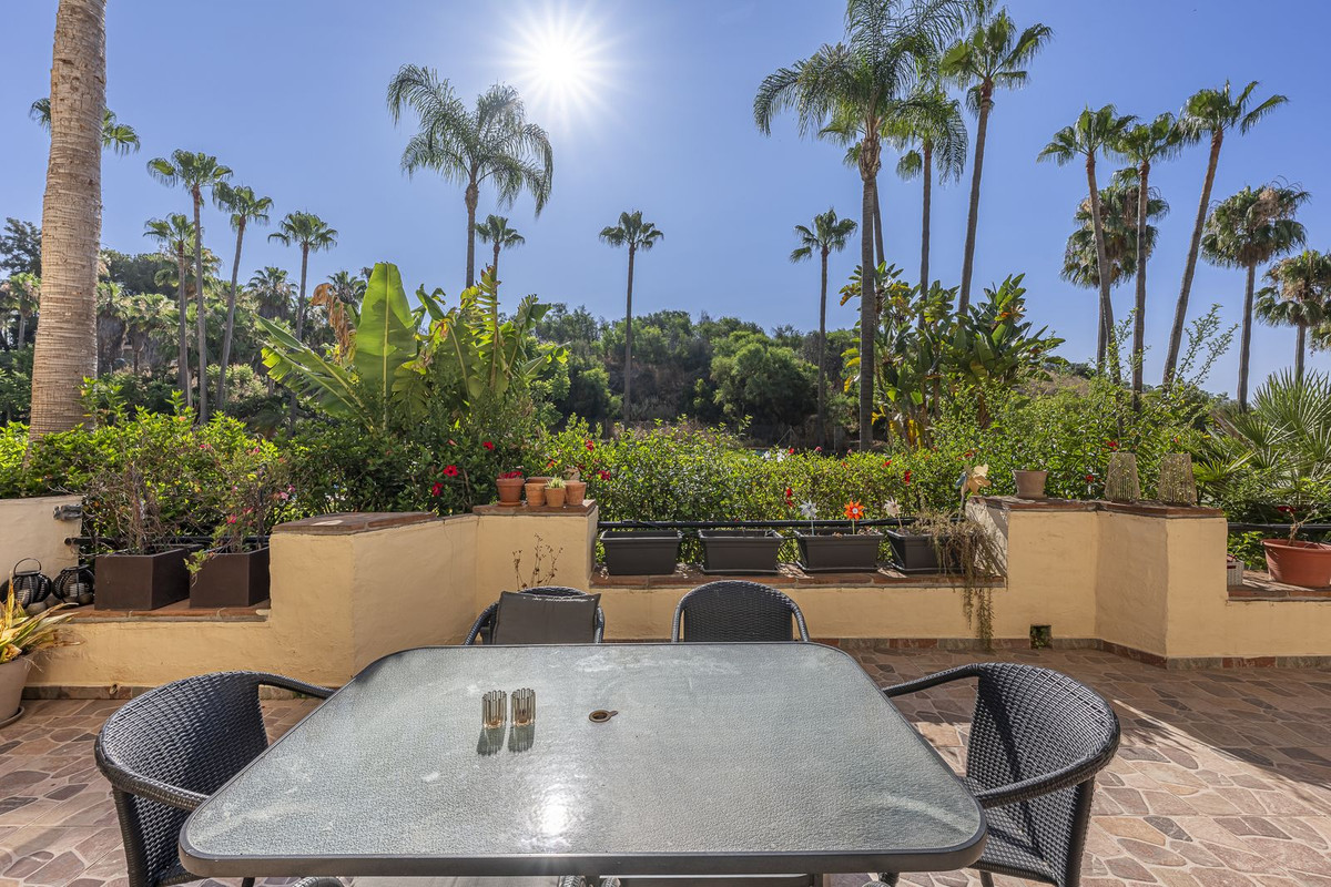3 Bed Apartment for sale in The Golden Mile Costa Del Sol, Málaga, Spain
