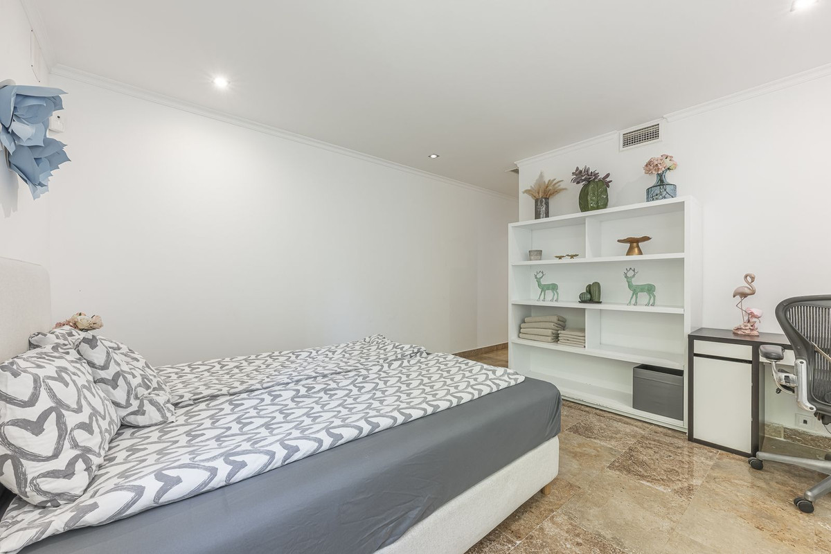 3 Bed Apartment for sale in The Golden Mile Costa Del Sol, Málaga, Spain