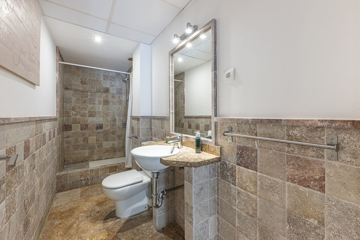 3 Bed Apartment for sale in The Golden Mile Costa Del Sol, Málaga, Spain