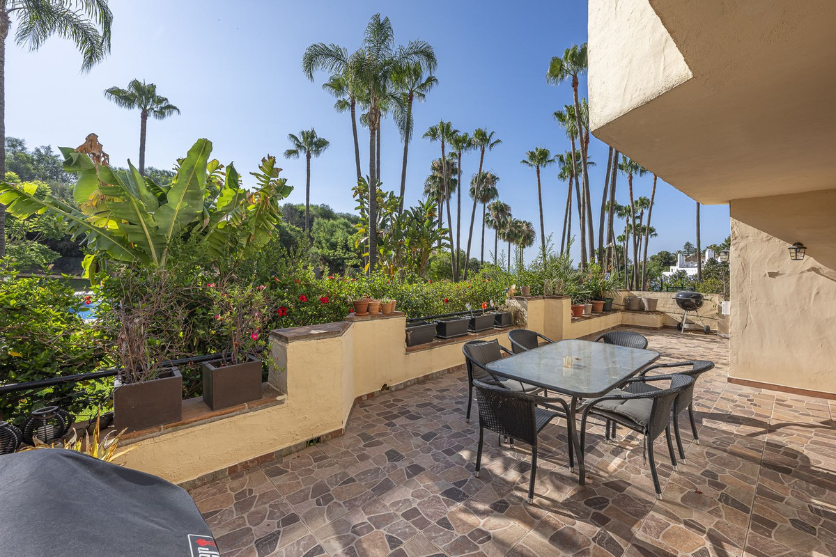 3 Bed Apartment for sale in The Golden Mile Costa Del Sol, Málaga, Spain
