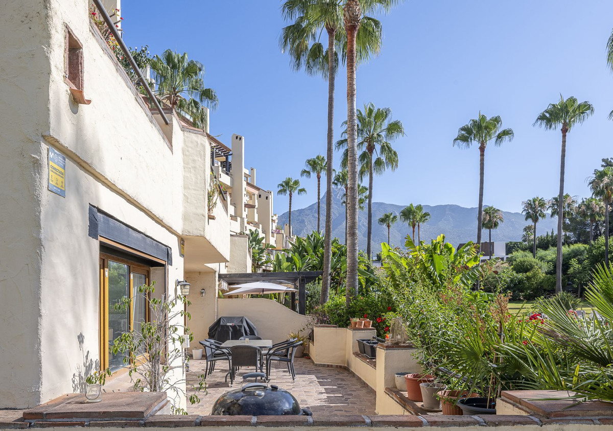 3 Bed Apartment for sale in The Golden Mile Costa Del Sol, Málaga, Spain