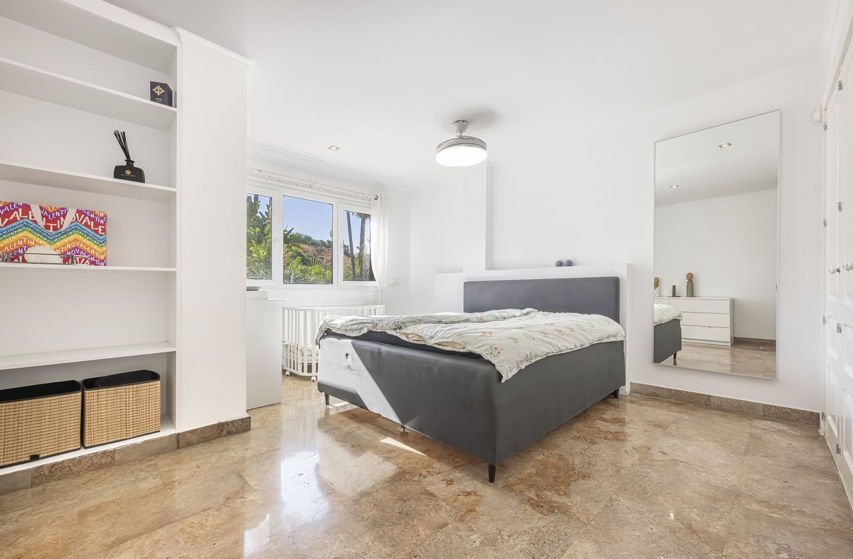 3 Bed Apartment for sale in The Golden Mile Costa Del Sol, Málaga, Spain