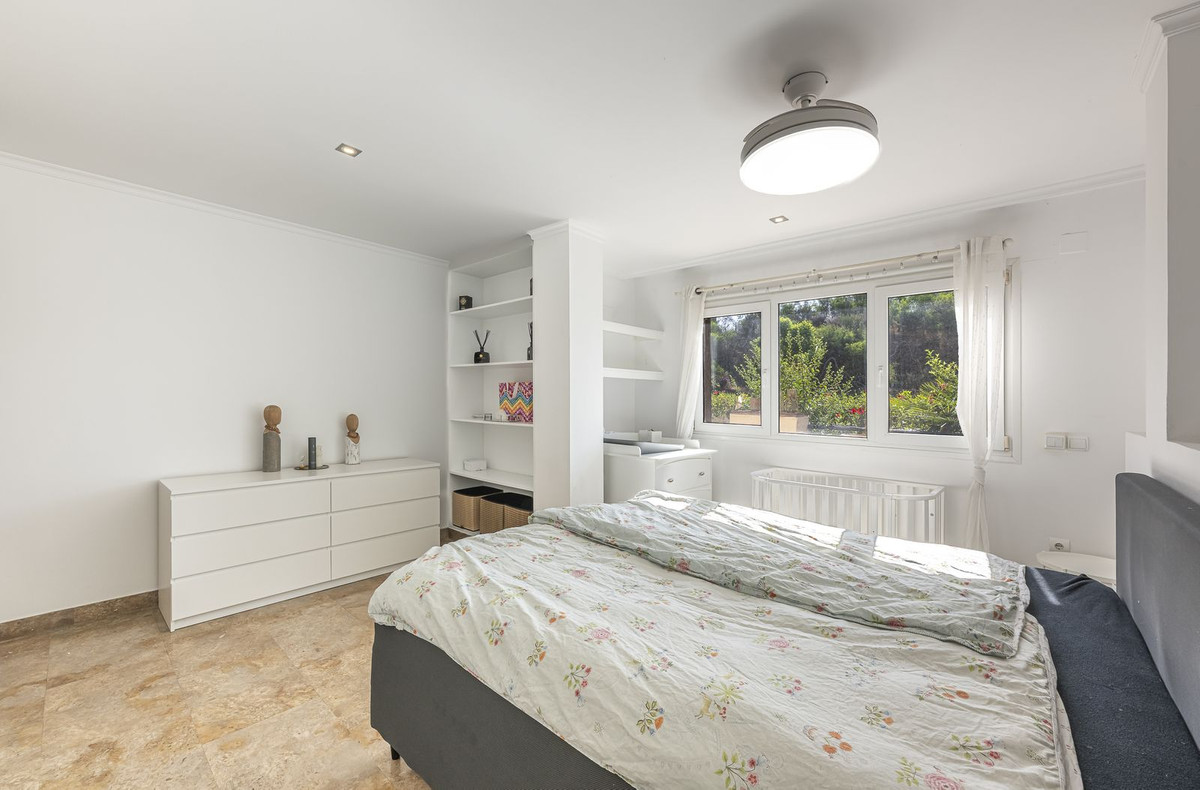 3 Bed Apartment for sale in The Golden Mile Costa Del Sol, Málaga, Spain