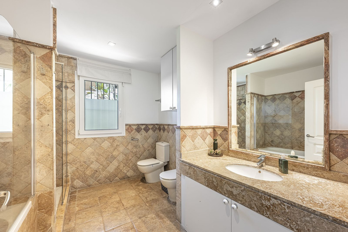 3 Bed Apartment for sale in The Golden Mile Costa Del Sol, Málaga, Spain