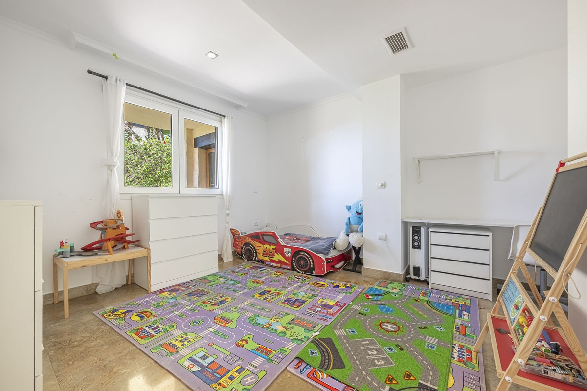 3 Bed Apartment for sale in The Golden Mile Costa Del Sol, Málaga, Spain