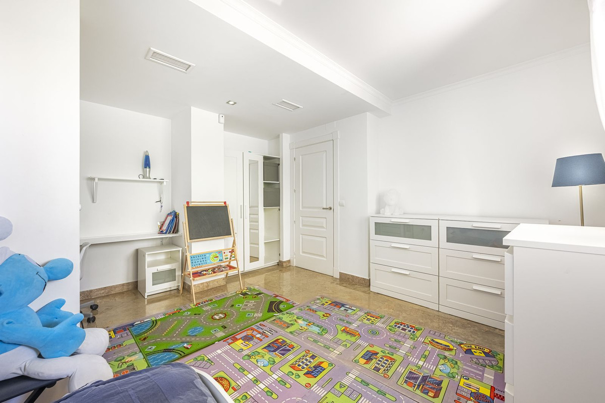 3 Bed Apartment for sale in The Golden Mile Costa Del Sol, Málaga, Spain