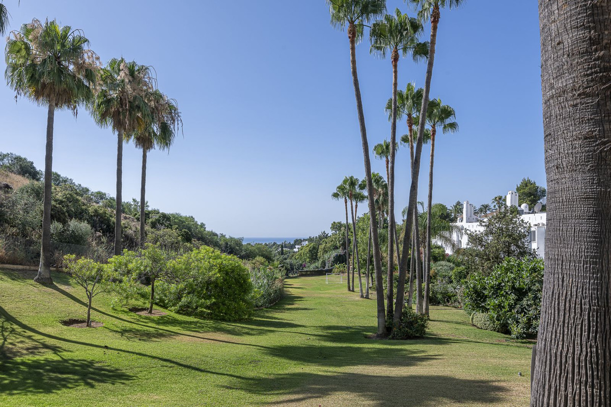 3 Bed Apartment for sale in The Golden Mile Costa Del Sol, Málaga, Spain