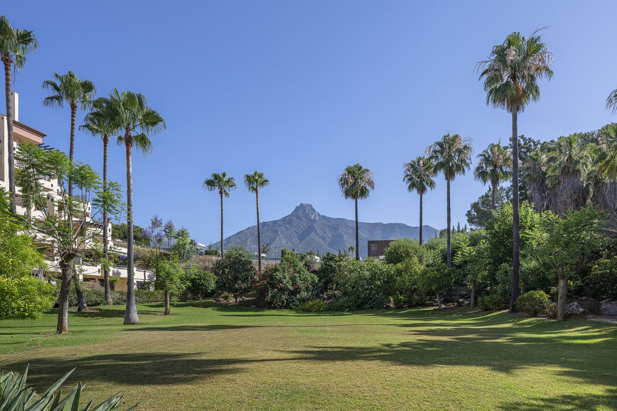 3 Bed Apartment for sale in The Golden Mile Costa Del Sol, Málaga, Spain