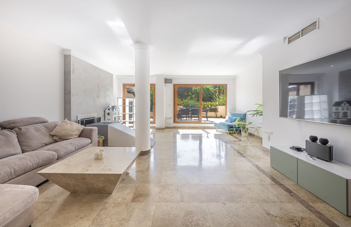 3 Bed Apartment for sale in The Golden Mile Costa Del Sol, Málaga, Spain