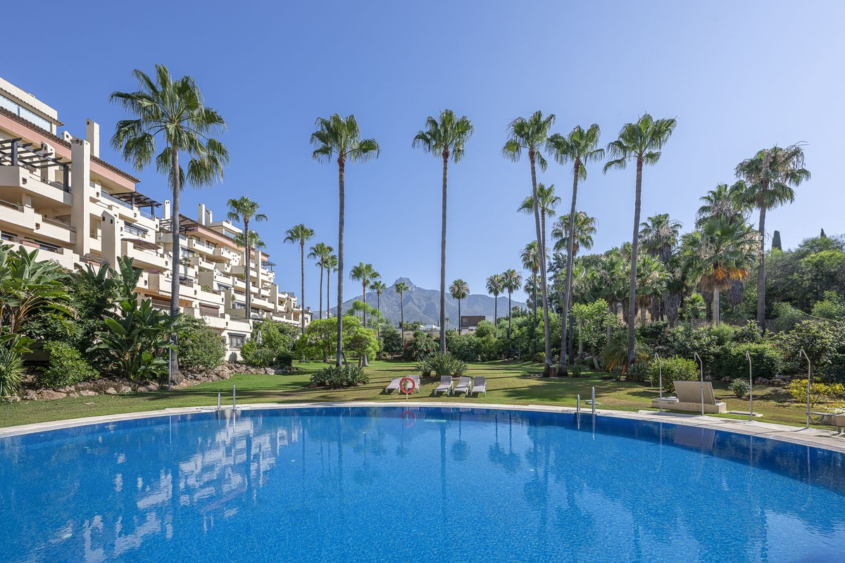 3 Bed Apartment for sale in The Golden Mile Costa Del Sol, Málaga, Spain