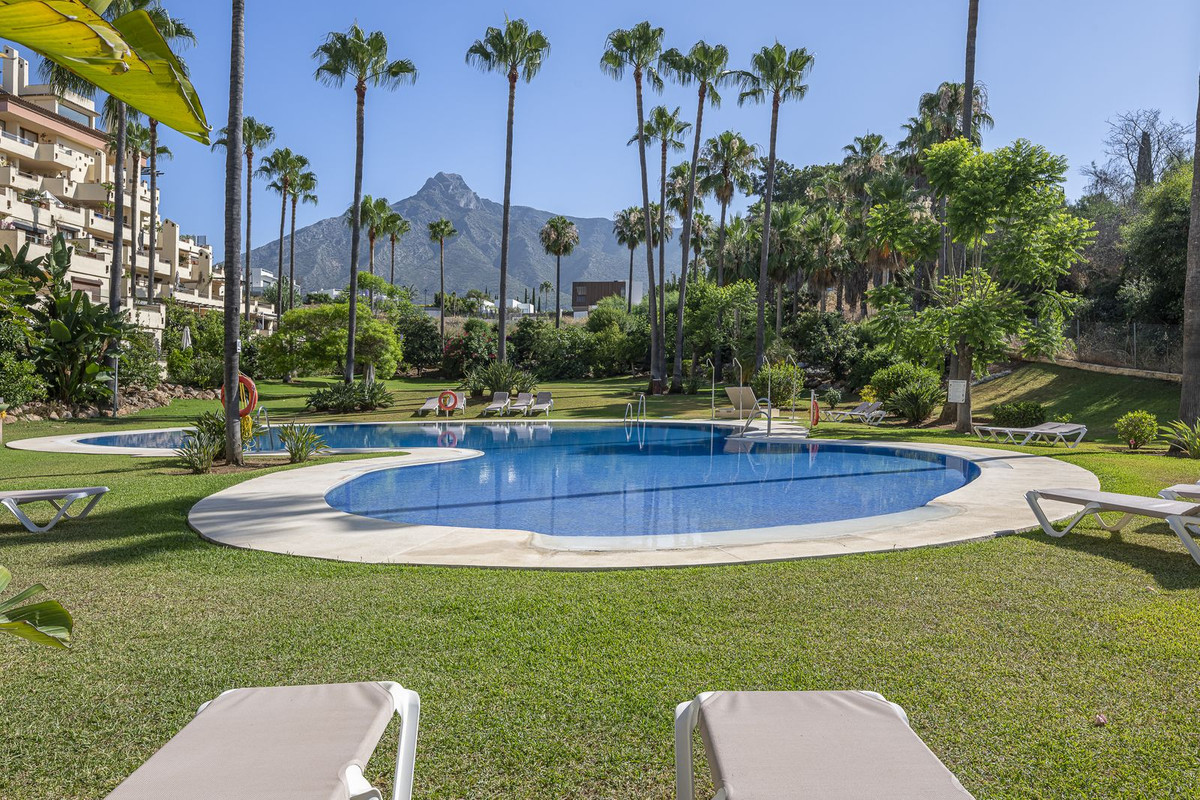 3 Bed Apartment for sale in The Golden Mile Costa Del Sol, Málaga, Spain