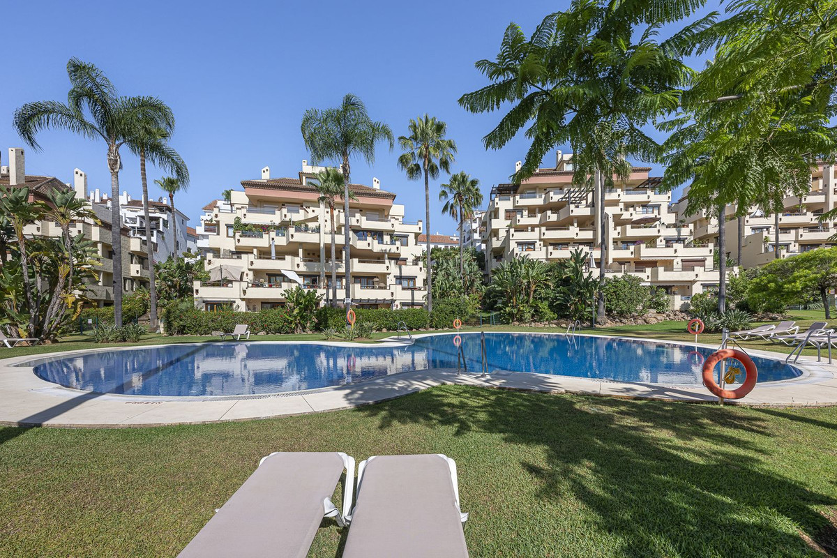 3 Bed Apartment for sale in The Golden Mile Costa Del Sol, Málaga, Spain